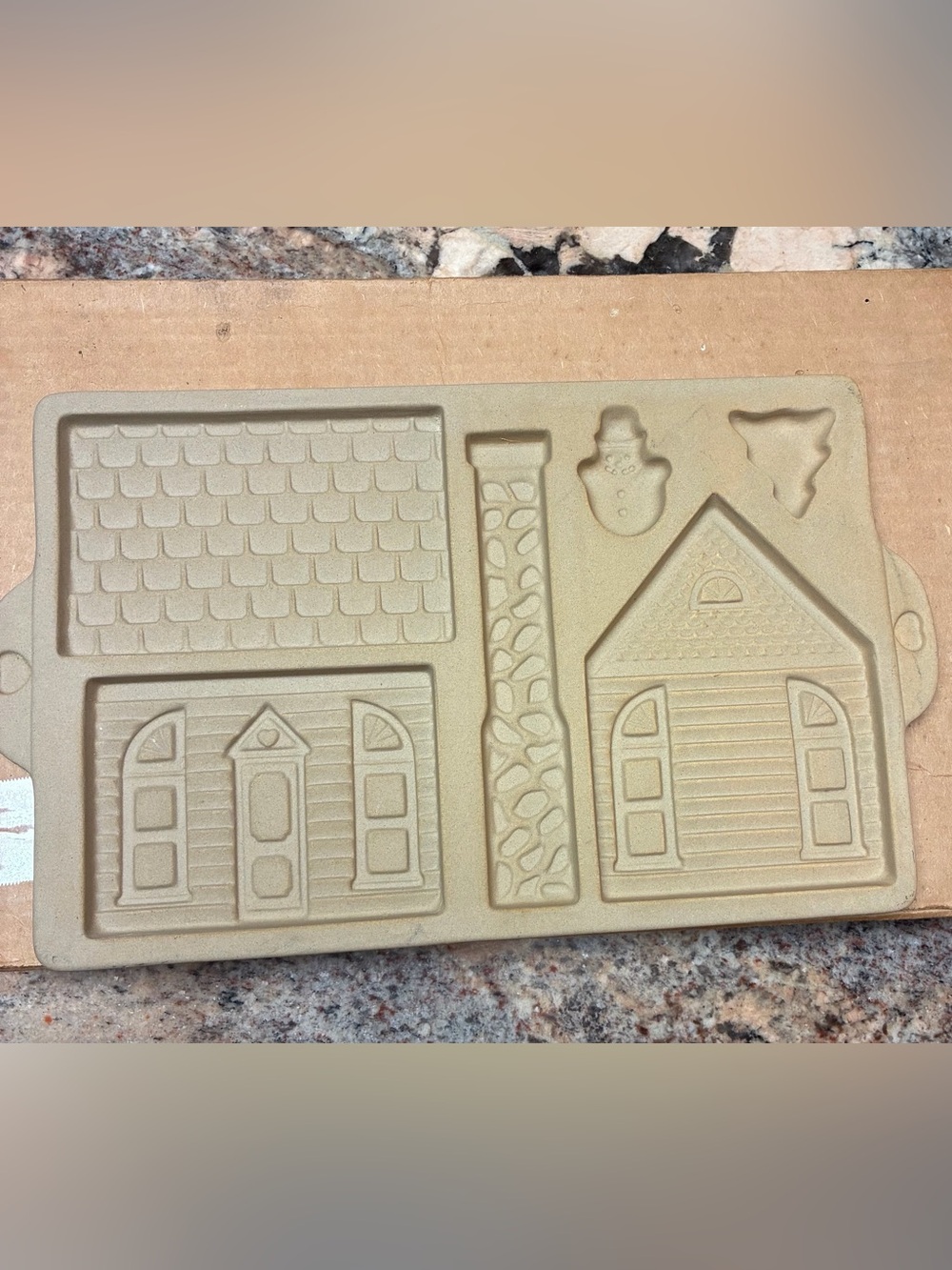 The Pampered Chef Beige Stoneware Gingerbread House Mold 1992